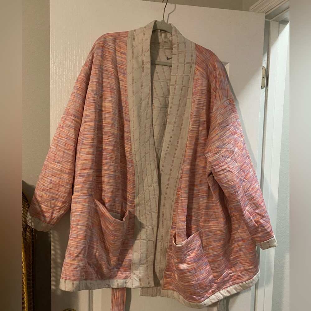 NWT Nike Yoga women’s 3X reversible cardigan / jacket with belt.